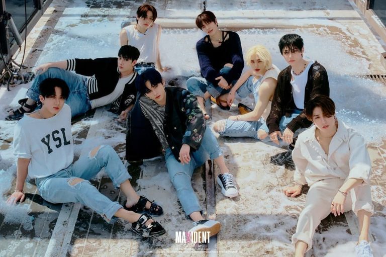 lirik lagu stray kids