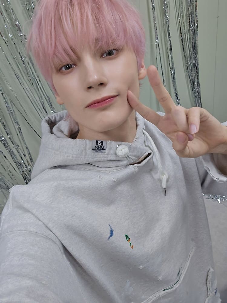 Idol kpop kelahiran 2002 Huening Kai TXT